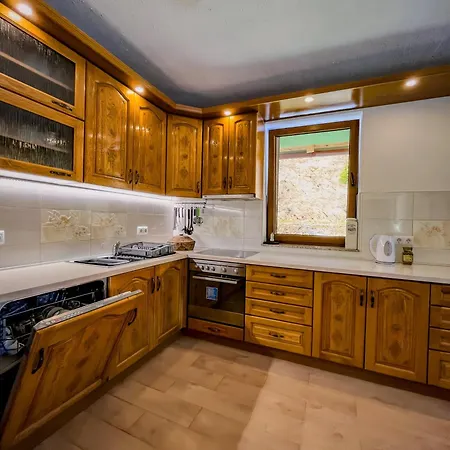 Bjelasnica Alpine Retreat - Cozy Mountain House Near Sarajevo *