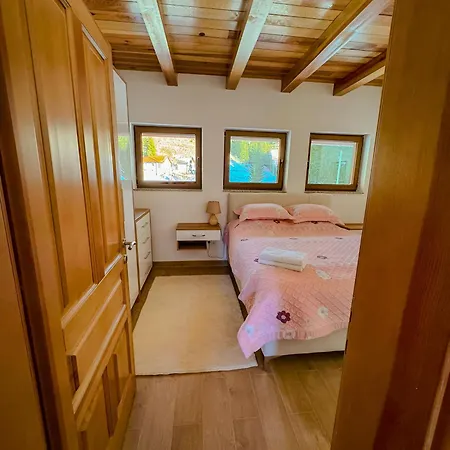 Bjelasnica Alpine Retreat - Cozy Mountain House Near Sarajevo